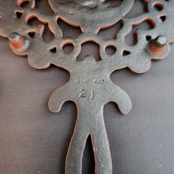 Cast Iron Sunburst Girl Bonnet Footed Trivet Red Enamel Set 2 VTG Folk Art Wall - Picture 9 of 10